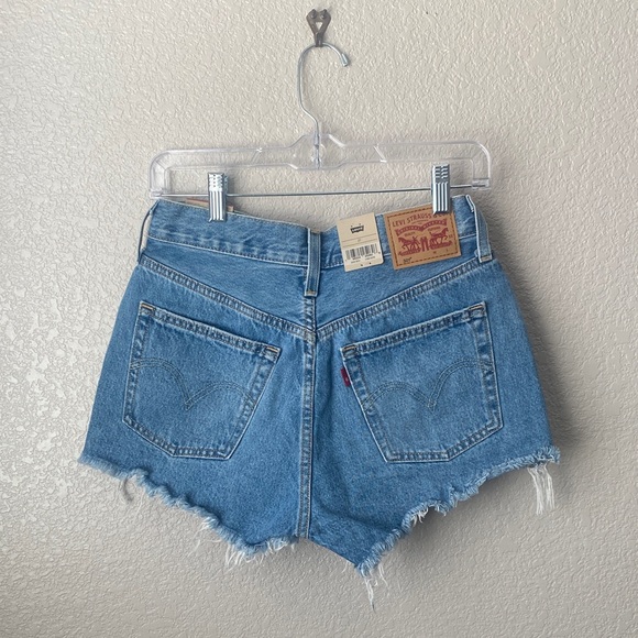 Levi's Women's 501 Shorts Light Cotton Button Fly Distressed Sizes: 24/27/30 - Picture 4 of 8